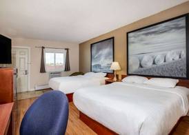 Super 8 by Wyndham Smoky Lake 4