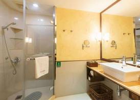 Mascot Hotel 4