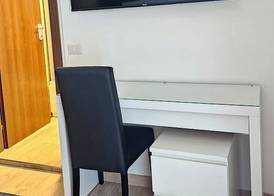 Convenient Booking B&B 5