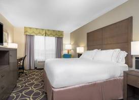 Holiday Inn Express & Suites AMES by IHG 4