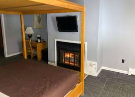 Travelodge by Wyndham Lincoln Near White Mountain 4