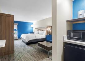 Holiday Inn Express & Suites Joplin Southeast 4