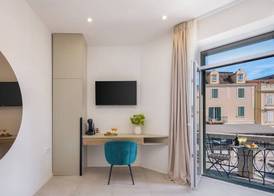48 Rooms Split 2