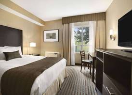 Days Inn by Wyndham Stouffville 5