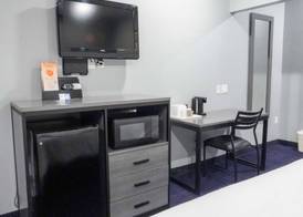 Americas Best Value Inn and Suites Bush International Airport 5