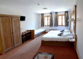 Logis Hôtel De La Cloche 3