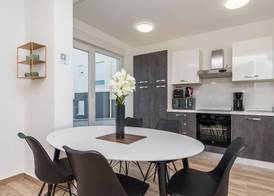 Pool Apartments Banta B 4