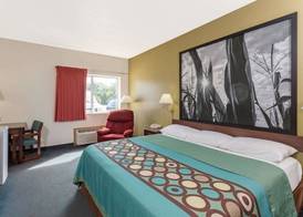Super 8 by Wyndham Cresco IA 3