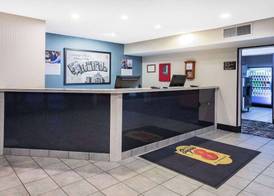 Super 8 by Wyndham Marysville/Port Huron Area 2