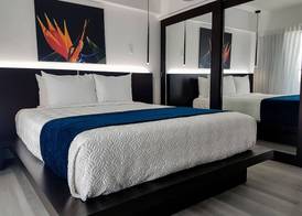 R Hotel Kingston 4