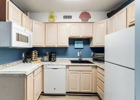 Marylander Condominiums, 90 steps from the beach 2