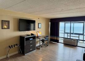 Aquarius Oceanfront Hotel 3