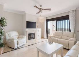 Incredible apartment with sea views and balcony 4