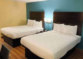 Days Inn by Wyndham Troy IL 3