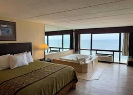 Aquarius Oceanfront Hotel 5