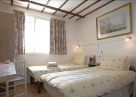 Oakwood Bed and Breakfast Heathrow 5