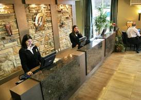Days Inn by Wyndham Levis 3