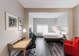 Townhome Inn And Suites 2