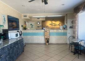 Hole Inn the Wall Hotel - Fort Walton Beach - Sunset Plaza - nearby Beaches & Hurlburt 3