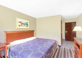 Super 8 by Wyndham Tilton/Lake Winnipesaukee 4