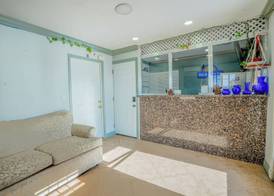 Day & Night Inn 4