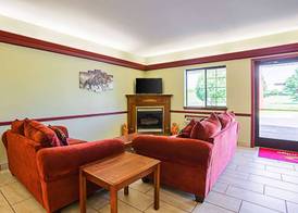 Econo Lodge Inn & Suites Ripley 4
