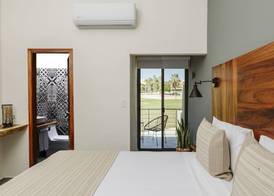 SIX TWO FOUR Urban Beach Hotel 5