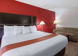 Travelodge by Wyndham Merrill 4
