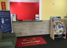 Econo Lodge Lincoln 3