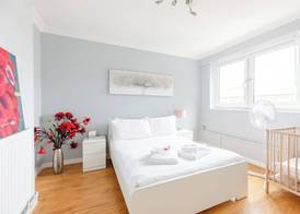 3 Bed Flat, Dedicated Workspace, Parking, 4KTV 5