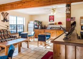 Econo Lodge Eagle Nest 5