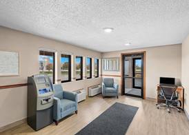 Super 8 by Wyndham Jefferson 3