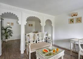 Swaroop Vilas - Lake Facing Boutique Hotel 4