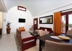 Birds Villa Apartments with Heated Pool - Including Car and Breakfast 3