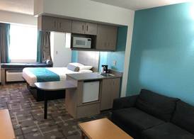 Red Lion Inn & Suites Elk Grove Village 4