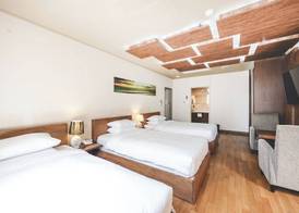 Sunset Hotel 4