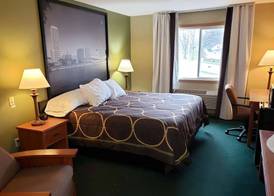 Super 8 by Wyndham Berlin WI 4