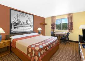 Super 8 by Wyndham Boone 4