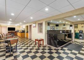 Econo Lodge Morgantown 3