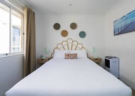 Manly Beachfront Apartment 4
