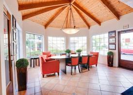 Ramada by Wyndham Mountain View 4