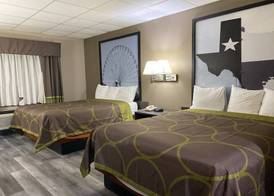 Super 8 by Wyndham Gainesville TX 5