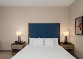 La Quinta Inn & Suites by Wyndham Tracy 5