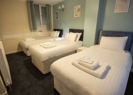 Irvine Riverside Guesthouse 2