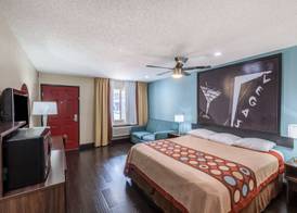 Super 8 by Wyndham Austin University/Downtown Area 4