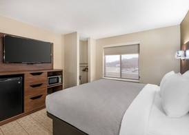 Quality Inn & Suites near Owensboro & Holiday World GOLD AWARD WINNER 4