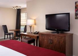 Huntingdon Hotel and Suites 4