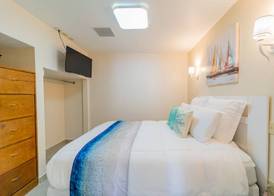 Le Bleu Bed and Breakfast 4