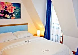 Fly inn Hotel Lounge & Nezzo Restaurant 5