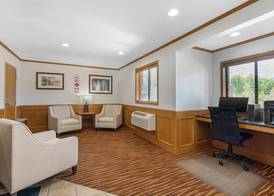 SureStay Plus Hotel by Best Western Salmon Arm 2